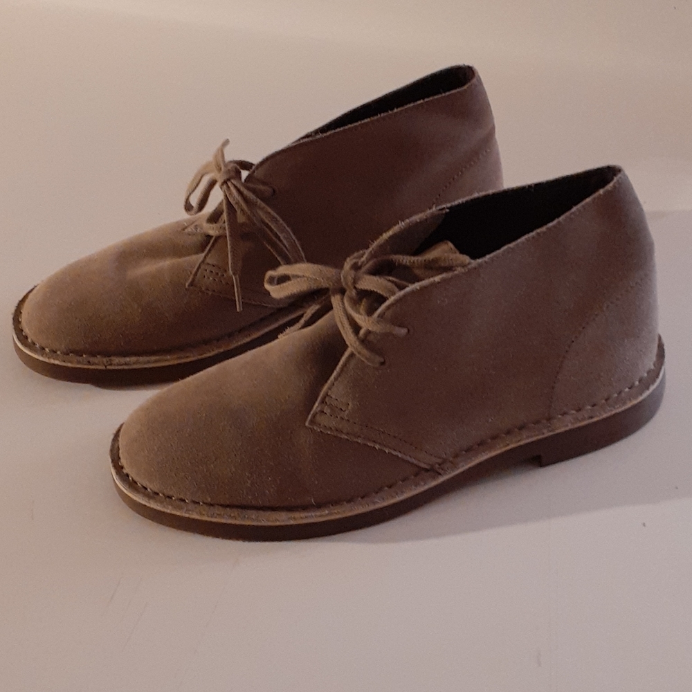 Clarks Desert Boot Women's 9 BRAND NEW Taupe